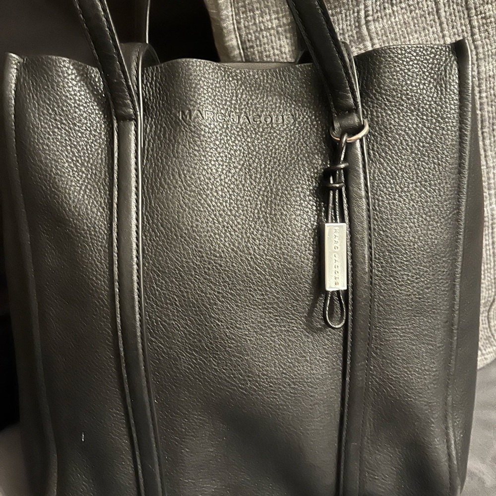 Marc Jacobs The Tag Tote Black Leather One Size MSRP $395